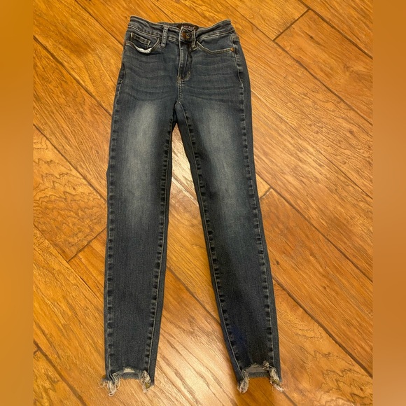 Judy Blue Skinny Jeans - Picture 1 of 3
